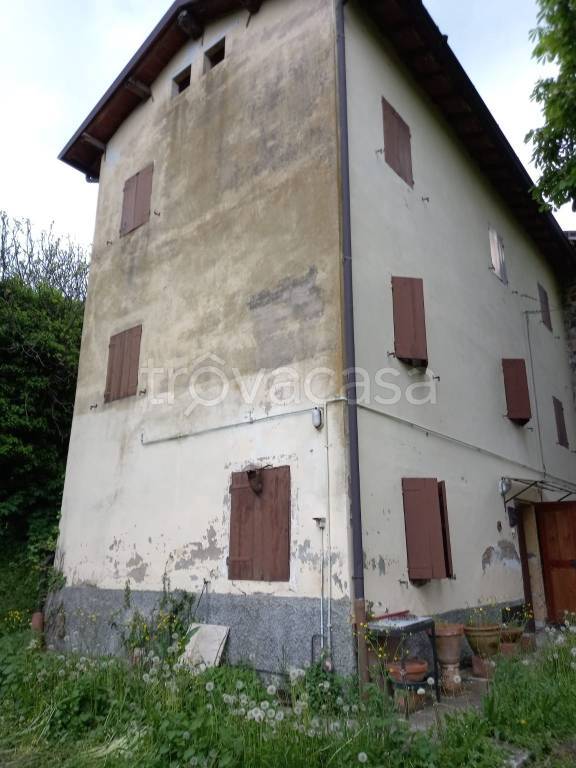 casa indipendente in vendita a Viano