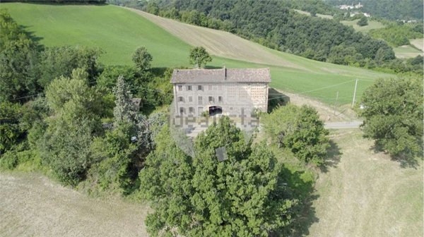 casa indipendente in vendita a Viano in zona Mamorra
