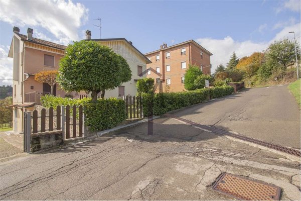 casa indipendente in vendita a Viano in zona Prediera