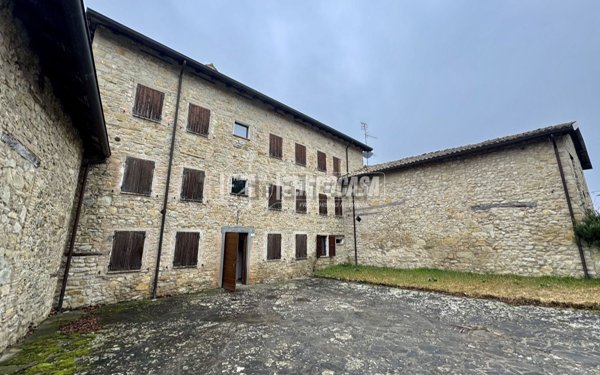 appartamento in vendita a Viano
