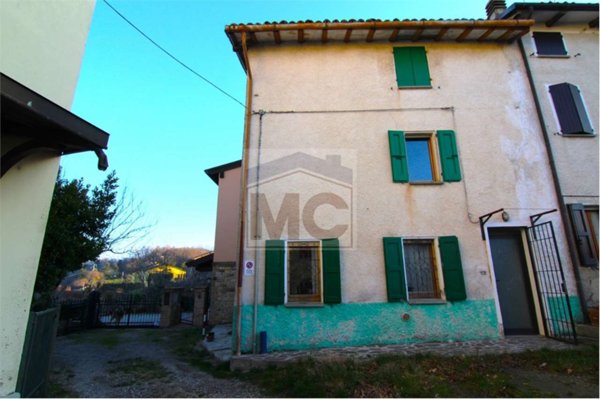 casa indipendente in vendita a Viano in zona Fondiano