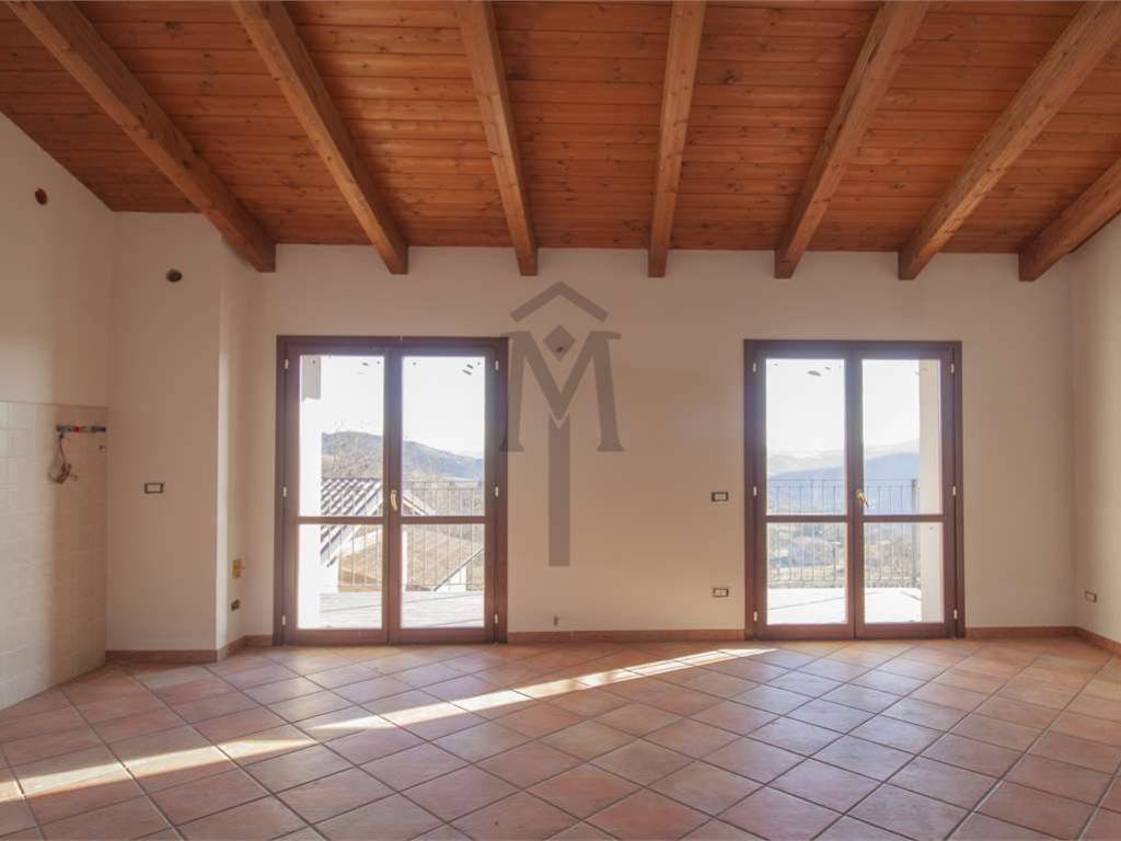 appartamento in vendita a Viano in zona Prediera