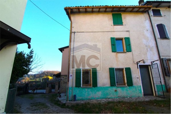casa indipendente in vendita a Viano in zona Fondiano