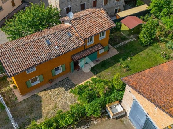 casa indipendente in vendita a Viano in zona Fagiano