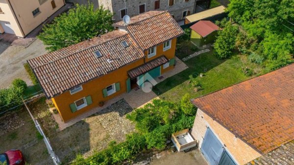 casa indipendente in vendita a Viano in zona Fagiano