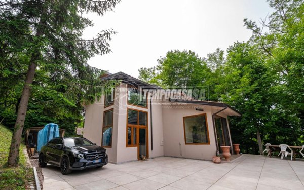 casa indipendente in vendita a Viano