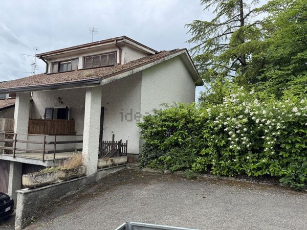 casa indipendente in vendita a Viano in zona Regnano