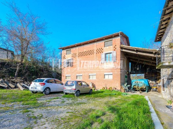 casa indipendente in vendita a Viano in zona Tabiano