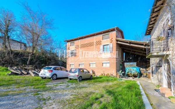 casa indipendente in vendita a Viano in zona Tabiano