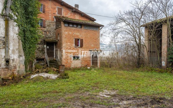 appartamento in vendita a Viano in zona Tabiano