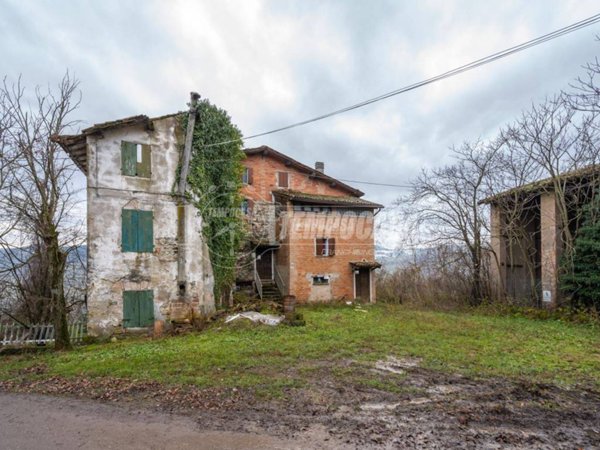 appartamento in vendita a Viano in zona Tabiano