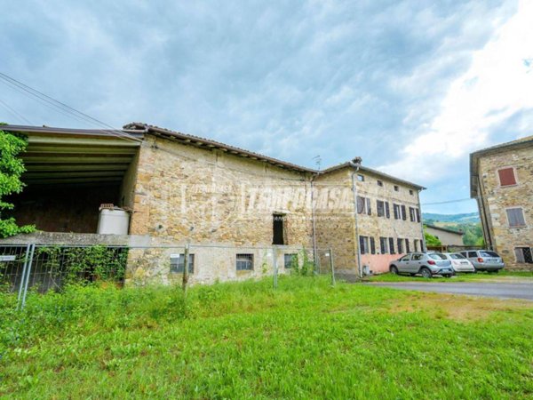 casa indipendente in vendita a Viano