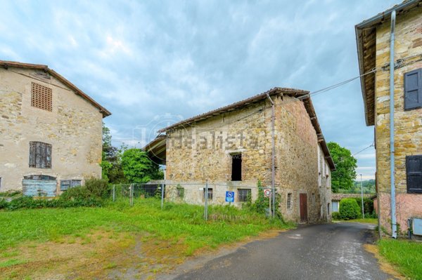 quadrivano in vendita a Viano