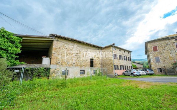 casa indipendente in vendita a Viano