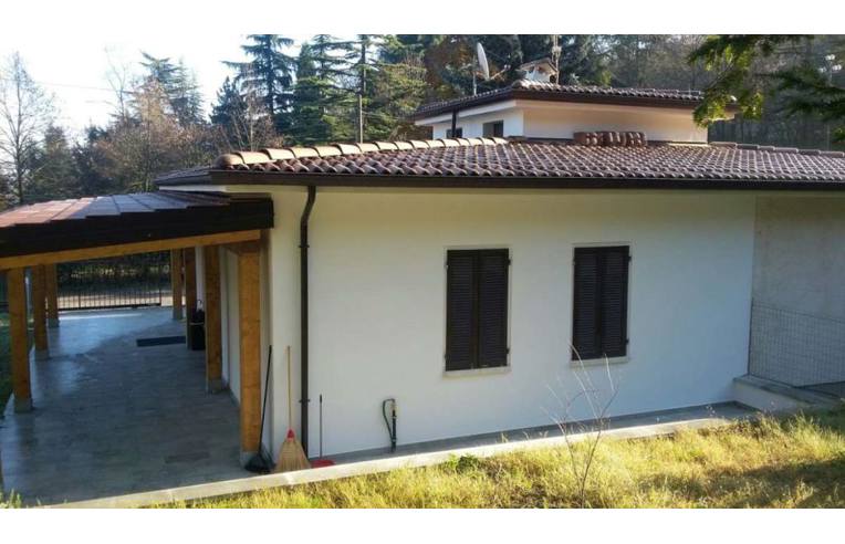 casa indipendente in vendita a Viano in zona Regnano