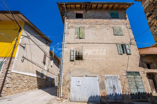 casa indipendente in vendita a Viano