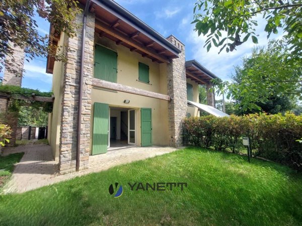 casa indipendente in vendita a Viano