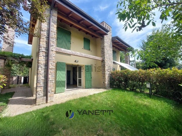 casa indipendente in vendita a Viano