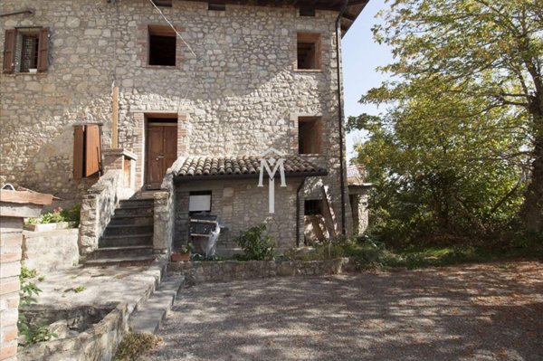 casa indipendente in vendita a Viano in zona Ca' de' Pazzi