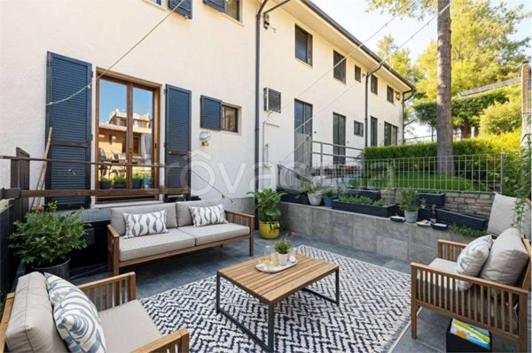 casa indipendente in vendita a Viano in zona Regnano