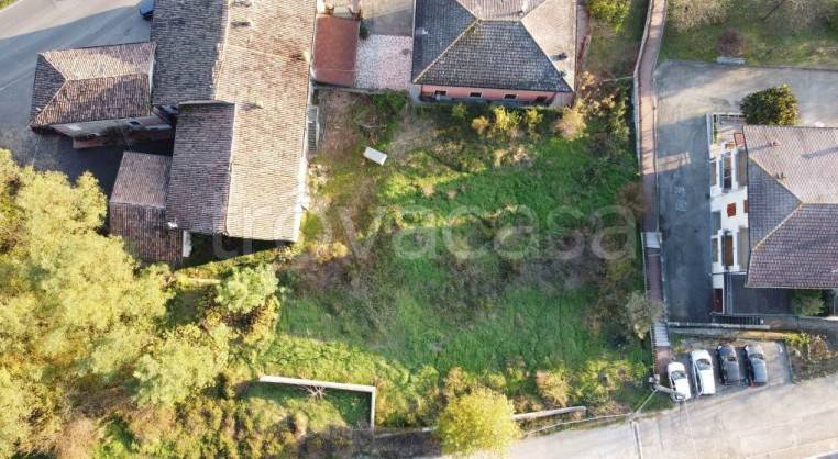 terreno edificabile in vendita a Viano in zona Fagiano