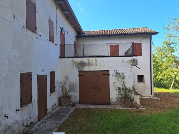 casa indipendente in vendita a Viano