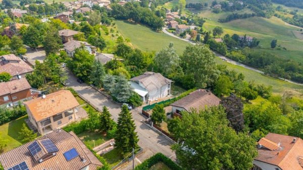 casa indipendente in vendita a Viano in zona Ca' Bertacchi
