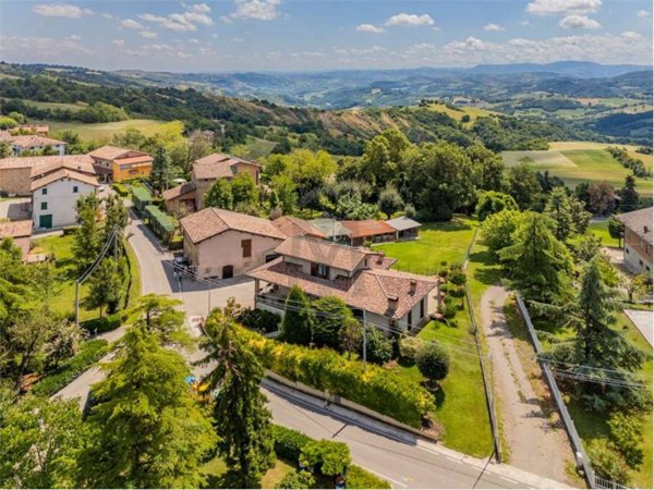 casa indipendente in vendita a Viano in zona Ca' Bertacchi