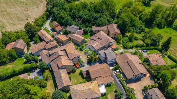appartamento in vendita a Viano in zona Regnano