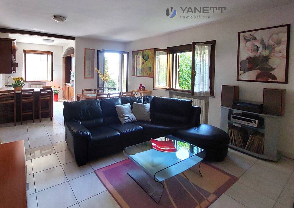 appartamento in vendita a Viano in zona Ca' Bertacchi