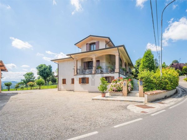 casa indipendente in vendita a Viano in zona Ca' Bertacchi