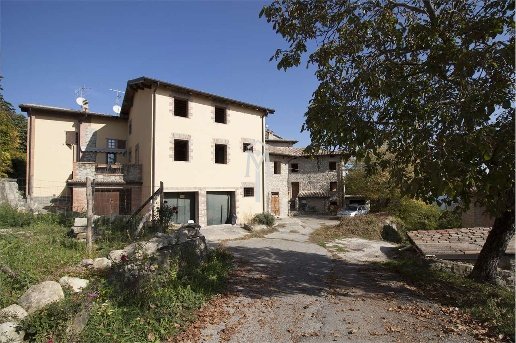 casa indipendente in vendita a Viano in zona Ca' de' Pazzi