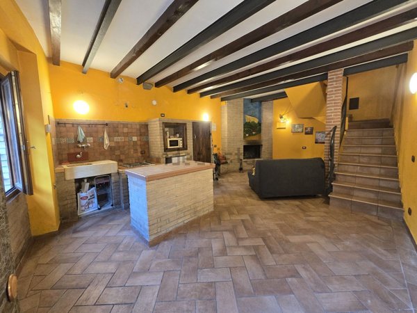 appartamento in vendita a Viano in zona Ca' de' Pazzi