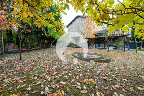 casa indipendente in vendita a Viano