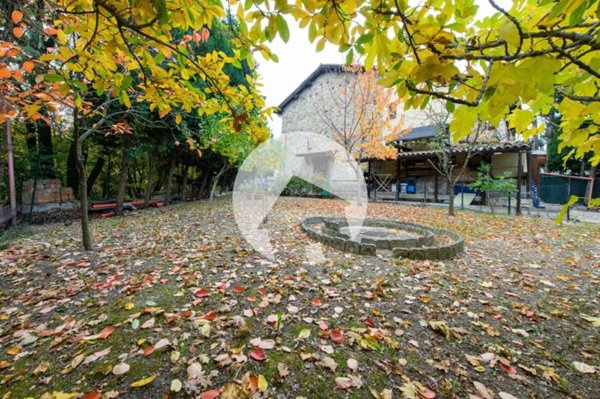 casa indipendente in vendita a Viano