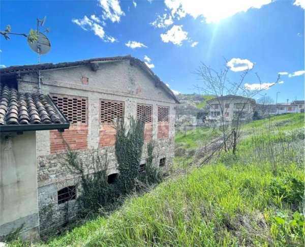 casa indipendente in vendita a Viano
