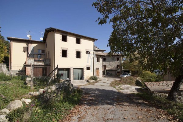 casa indipendente in vendita a Viano in zona Ca' de' Pazzi