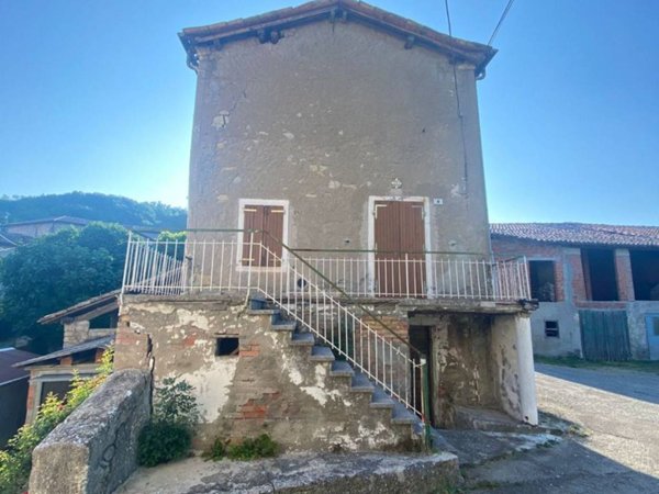 rudere in vendita a Viano in zona Ca' de' Pazzi