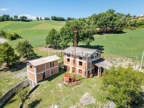 casa indipendente in vendita a Viano