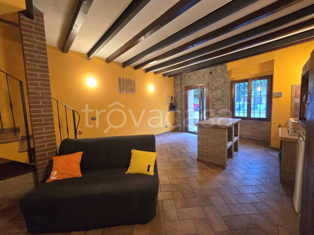 casa indipendente in vendita a Viano in zona Ca' de' Pazzi