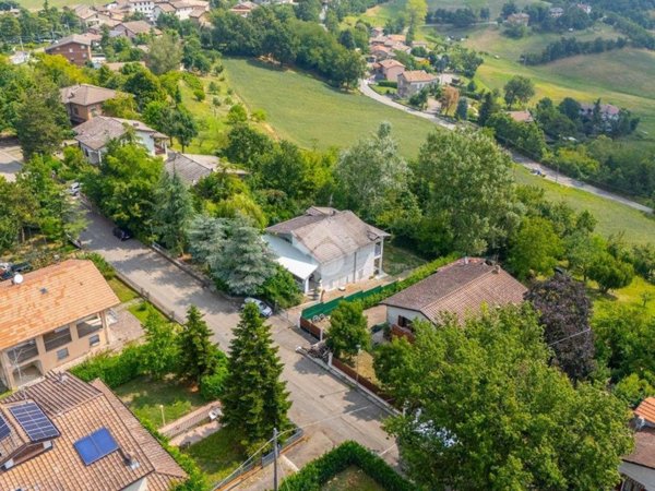 casa indipendente in vendita a Viano in zona Ca' Bertacchi