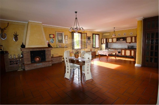 casa indipendente in vendita a Viano in zona Fagiano