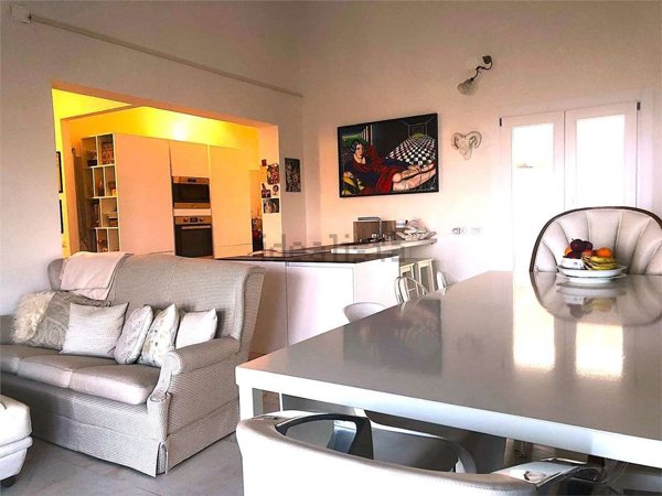 casa indipendente in vendita a Viano in zona Regnano