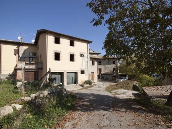 casa indipendente in vendita a Viano in zona Ca' de' Pazzi