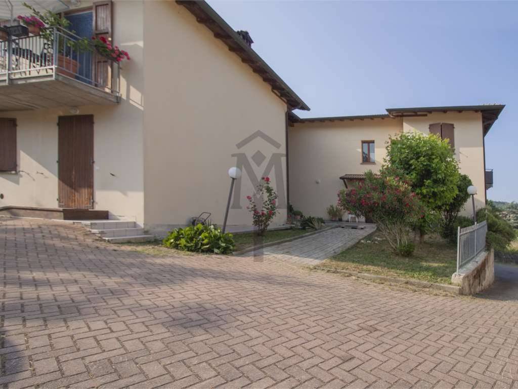 appartamento in vendita a Viano in zona Prediera