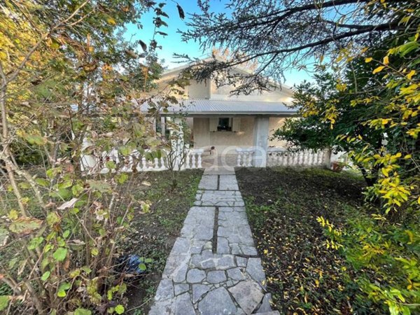 casa indipendente in vendita a Viano in zona Ca' Bertacchi