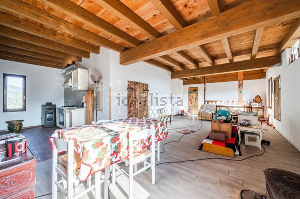 casa indipendente in vendita a Viano in zona Tabiano