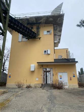 locale commerciale in vendita a Viano in zona Ca' Bertacchi