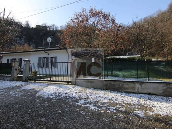 appartamento in vendita a Viano in zona Regnano