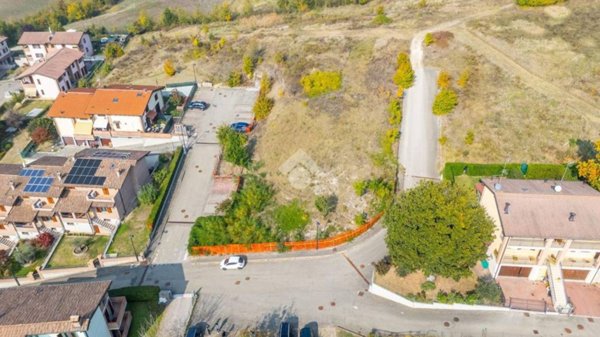 casa indipendente in vendita a Viano